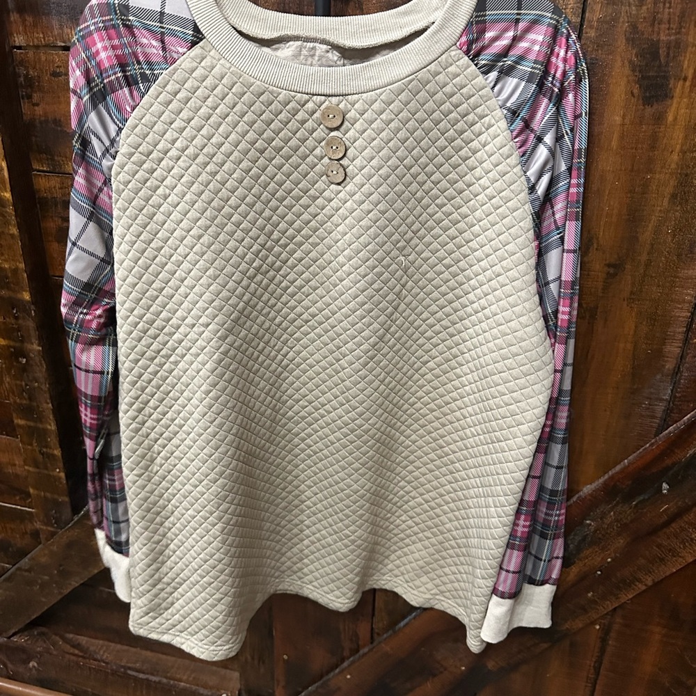Plaid Sleeve Quilted Long Sleeve Top